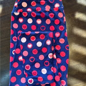 Lularoe TC2 leggings
Buttery soft, dark blue with fun heart pattern throughout.